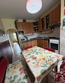 Ponúkam na prenajom zariadeny 3-izbový byt vo výbornej lokal