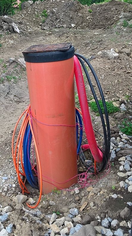 Ponúkame na predaj rovinatý stavebný pozemok v Kotešovej. Sú