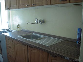 Majiteľ ponúka na prenájomv veľký, priestranný 45 m2 zariade