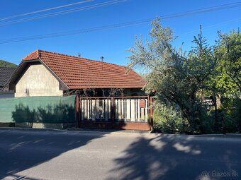 Slnečný pozemok 1700 m² + rodinný dom + investičný potenciál