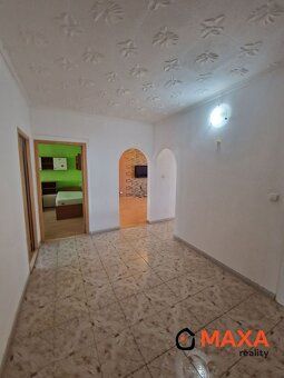 Ponúkame Vám na prenájom tri a pol izbový byt s balkónom v P