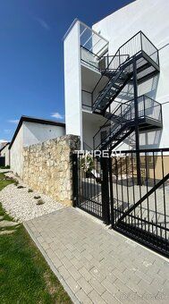 Štýlové bývanie pod Spišským hradom – priestranný 2-izbový b