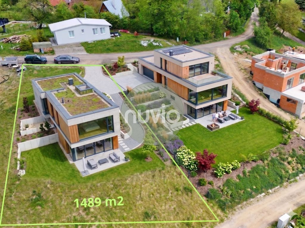 Rozloha pozemku: 1489m² Vlastníctvo: osobné El. napätie: 230