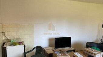 Komplet celá prerobená, prerobená ! nie urobená na kšeft. Je