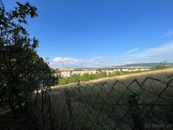 Ponúkam na predaj exkluzívny, slnečný pozemok priamo v Stare
