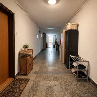 Ponúkame na predaj 3-izbový byt s výmerou 57 m² na vyvýšenom