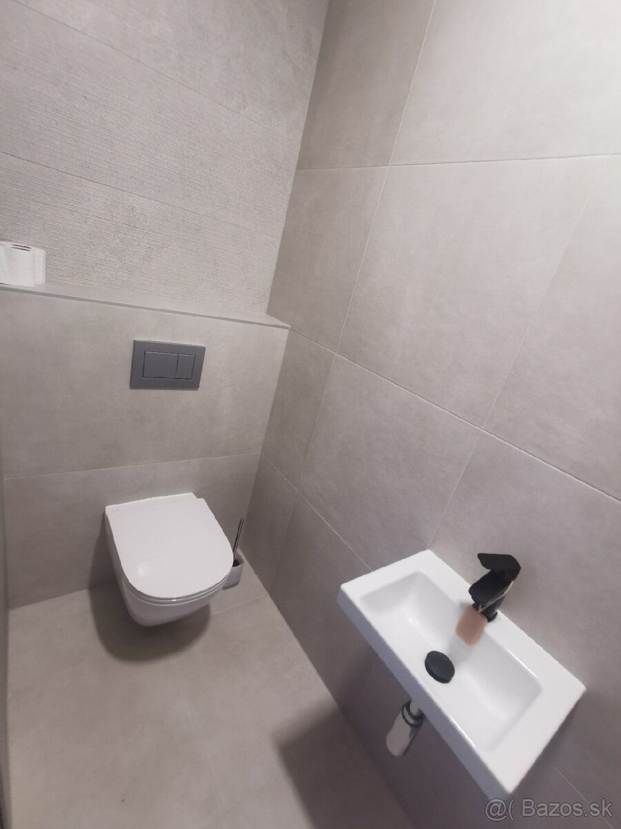 Dám do prenájmu 4izbový rodinný dom v obci Dunajský Klátov.
