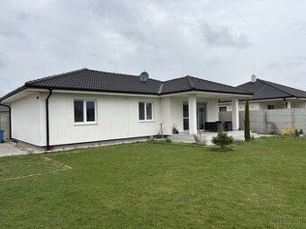 Dám do prenájmu 4izbový rodinný dom v obci Dunajský Klátov.
