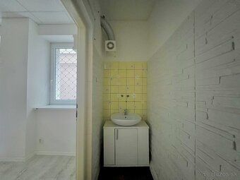 Ponúkame na prenájom priestory s výmerou cca 12m2+ 2m2 zázem