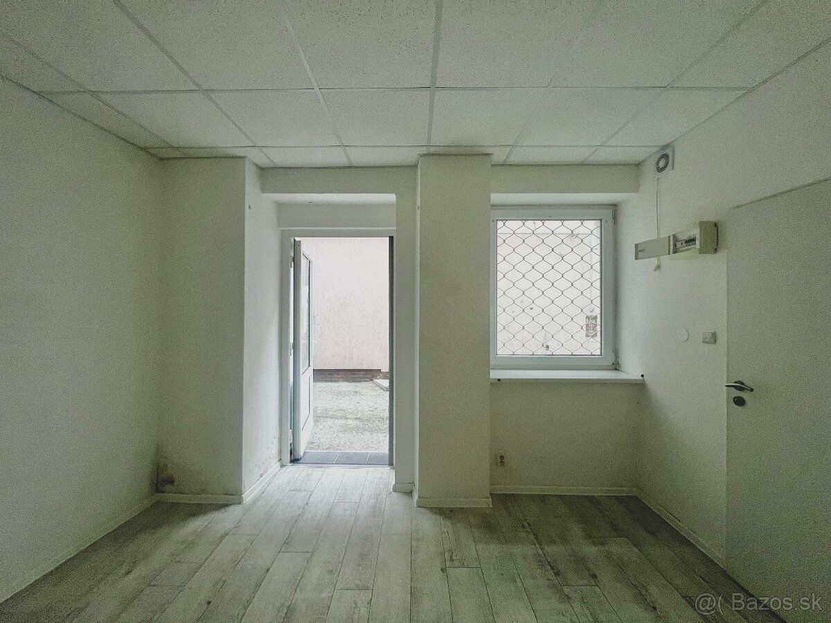 Ponúkame na prenájom priestory s výmerou cca 12m2+ 2m2 zázem