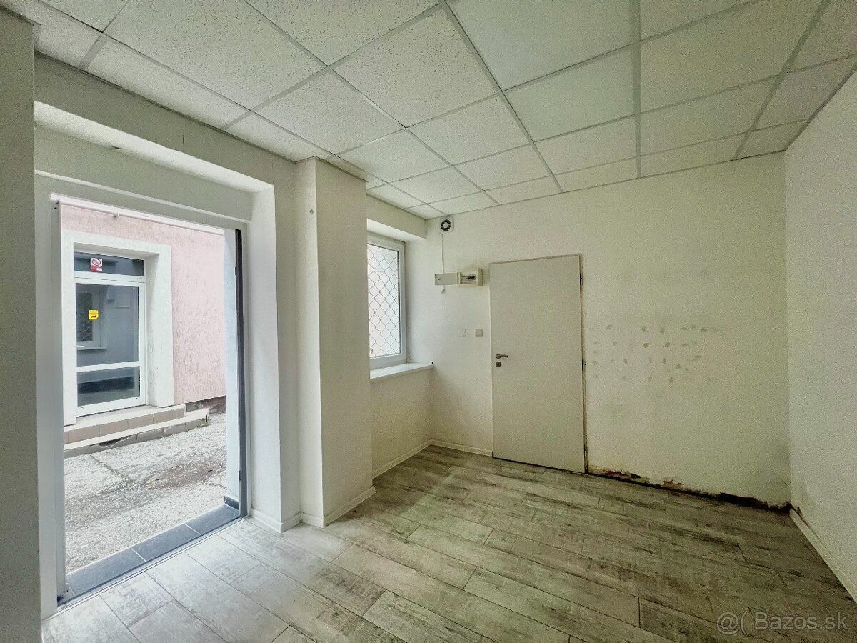 Ponúkame na prenájom priestory s výmerou cca 12m2+ 2m2 zázem