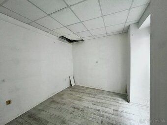 Ponúkame na prenájom priestory s výmerou cca 12m2+ 2m2 zázem