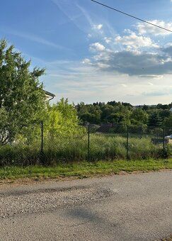 Ponúkame na PREDAJ krásny pozemok v obci Radošina, okres Top