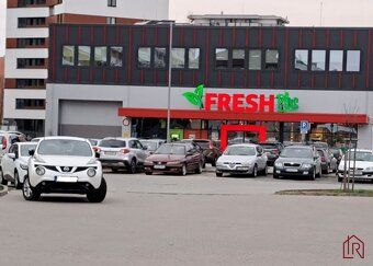 Kompletne zrekonštruovaný 2-izbový byt 41 m², 4/8, loggia, v