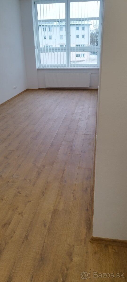 Ponúkame na prenájom kancelárske/obchodné priestory.
Priesto