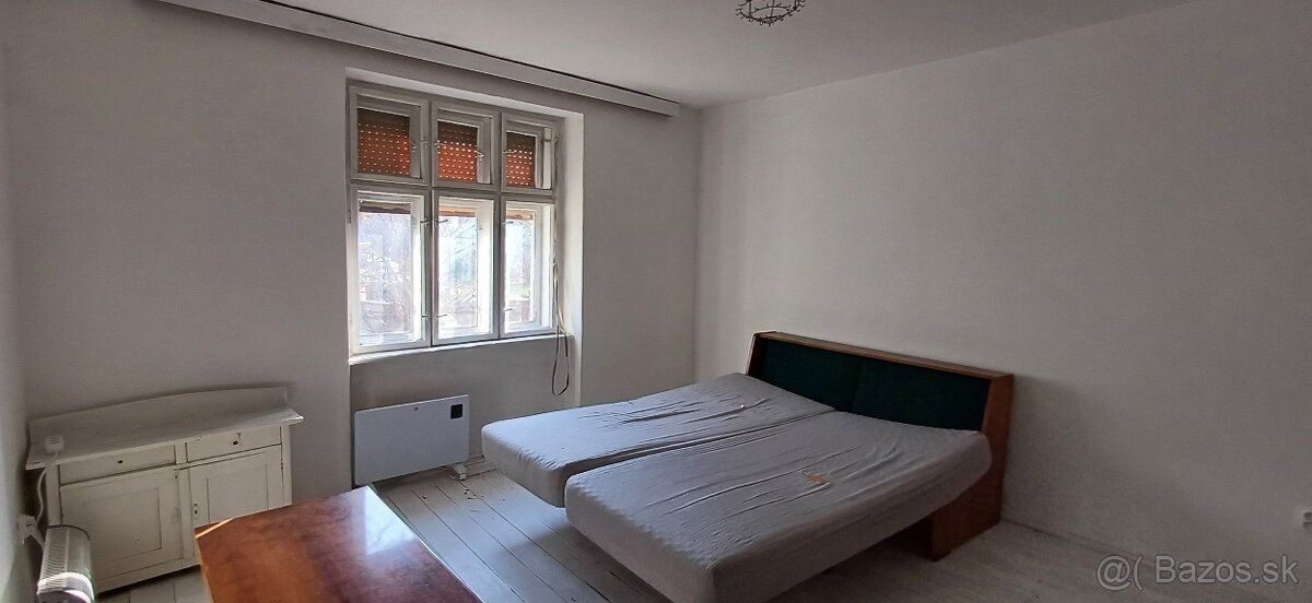 Ponúkame Vám na predaj 2 izbový rodinný dom s pozemkom 500 m