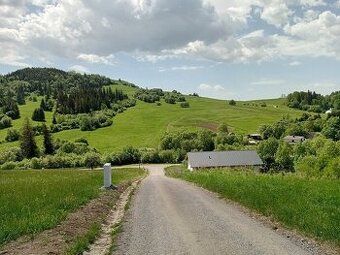 Ponúkame na predaj pozemok o výmere 1 000 m² s rozmermi prib