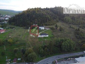 Ponúkame na predaj pozemok o výmere 1 000 m² s rozmermi prib