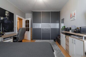 POPIS NEHNUTEĽNOSTI Ponúkam Vám na predaj 3-izbový byt s log