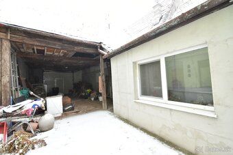 Starší rodinný dom s veľkých pozemkom vo výbornej lokalite v