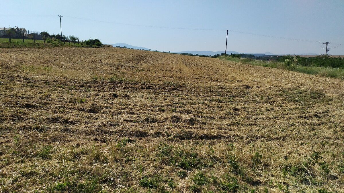 Predám veľký slnečný pozemok 3400m2 + prístupová cesta - ide