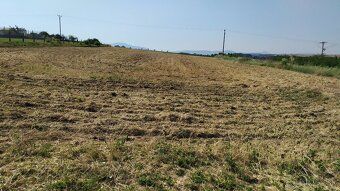 Predám veľký slnečný pozemok 3400m2 + prístupová cesta - ide
