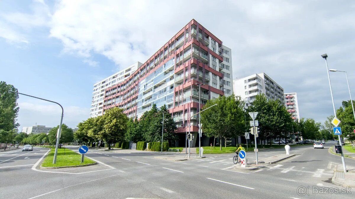 Mám záujem o parking v objekte koloseo v Bratislave.
