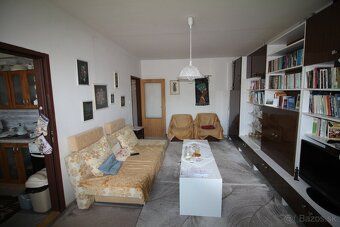 Predám pekný, slnečný 3 izbový byt s balkónom v podtatranske