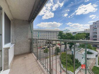 Ponúkame na prenájom priestranný a kompletne zariadený pet-f