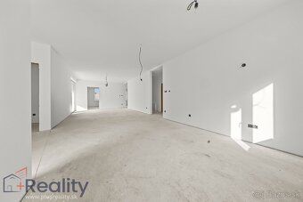 NOVÁ PONUKA! +421 915 140 870
Priestranný štvorizbový rodinn