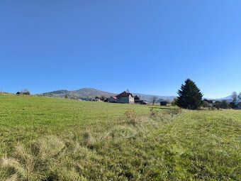 Predám slnečný pozemok v obci Bystrá vo výmere 180m2. Možnos