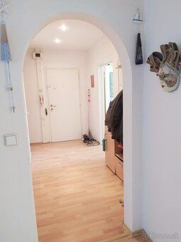 Predam velky 3izb.byt na 1.maja 2054. Bytovy dom je po rekon