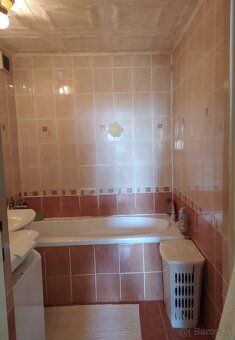Predam velky 3izb.byt na 1.maja 2054. Bytovy dom je po rekon