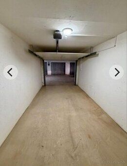 Ponúkam na predaj priestornú garáž (18 m²) v garážovom dome 