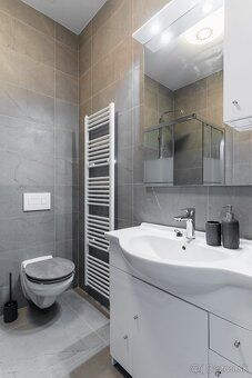 Ponúkam Vám na prenájom výnimočný veľkometrážny 2-izbový byt