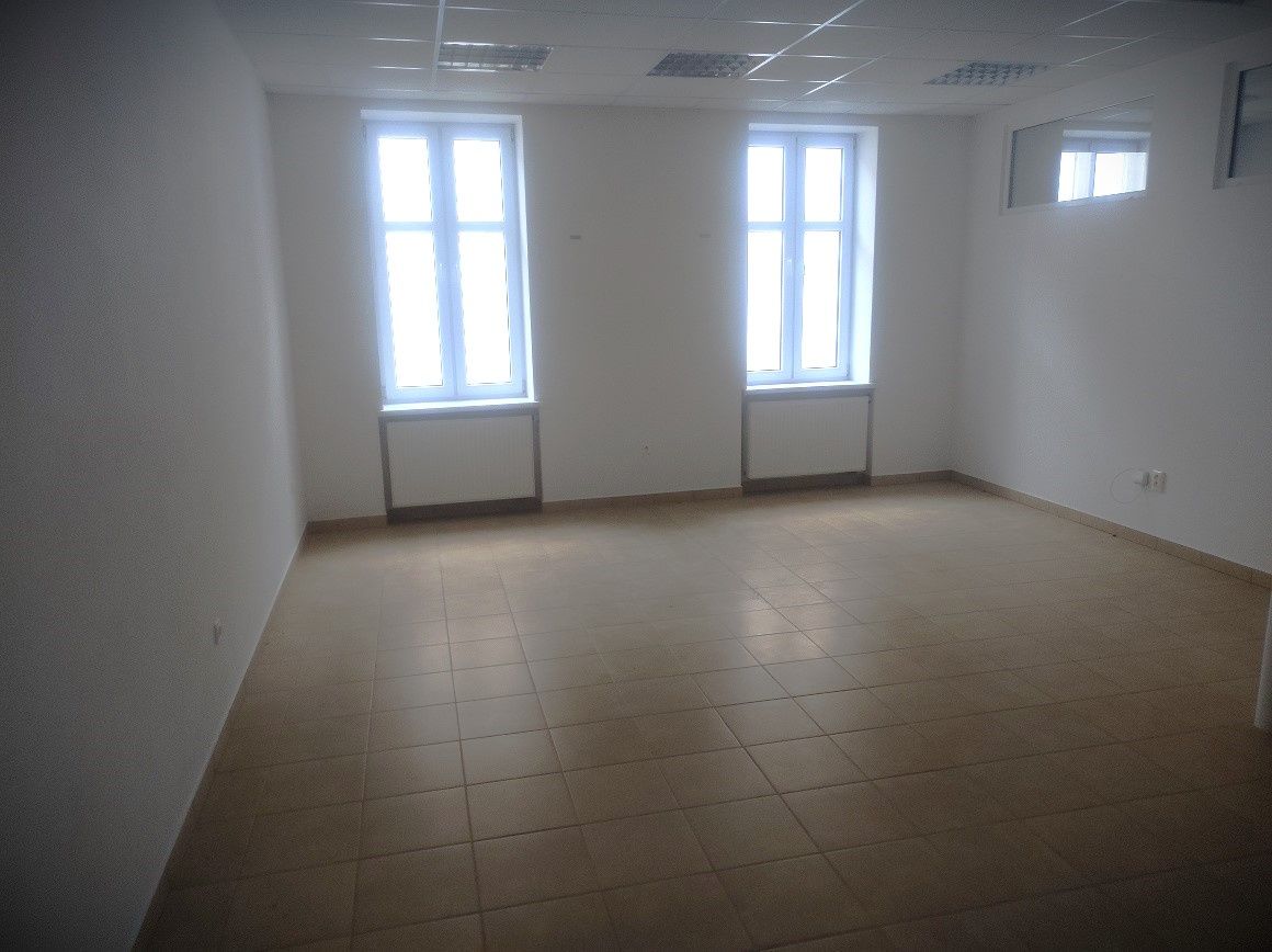 Ponúkame na prenájom kancelárske priestory v centre mesta, n