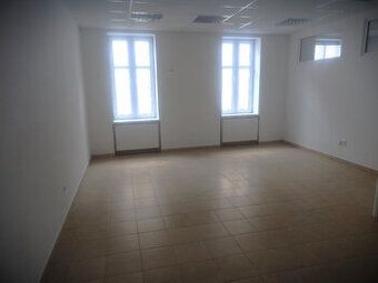 Ponúkame na prenájom kancelárske priestory v centre mesta, n