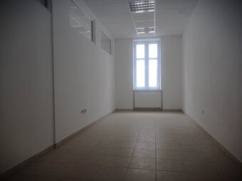 Ponúkame na prenájom kancelárske priestory v centre mesta, n