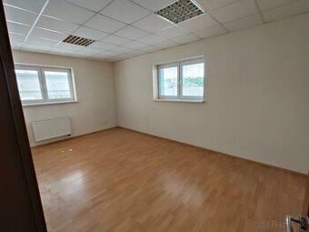 Cena cca 580, pre jednu študentku aj 290 eur mesačne vrátane