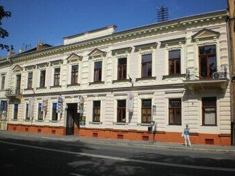Cena cca 580, pre jednu študentku aj 290 eur mesačne vrátane