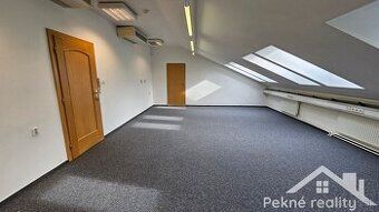Ponúkame Vám svetlý a prakticky riešený priestor na 1. posch