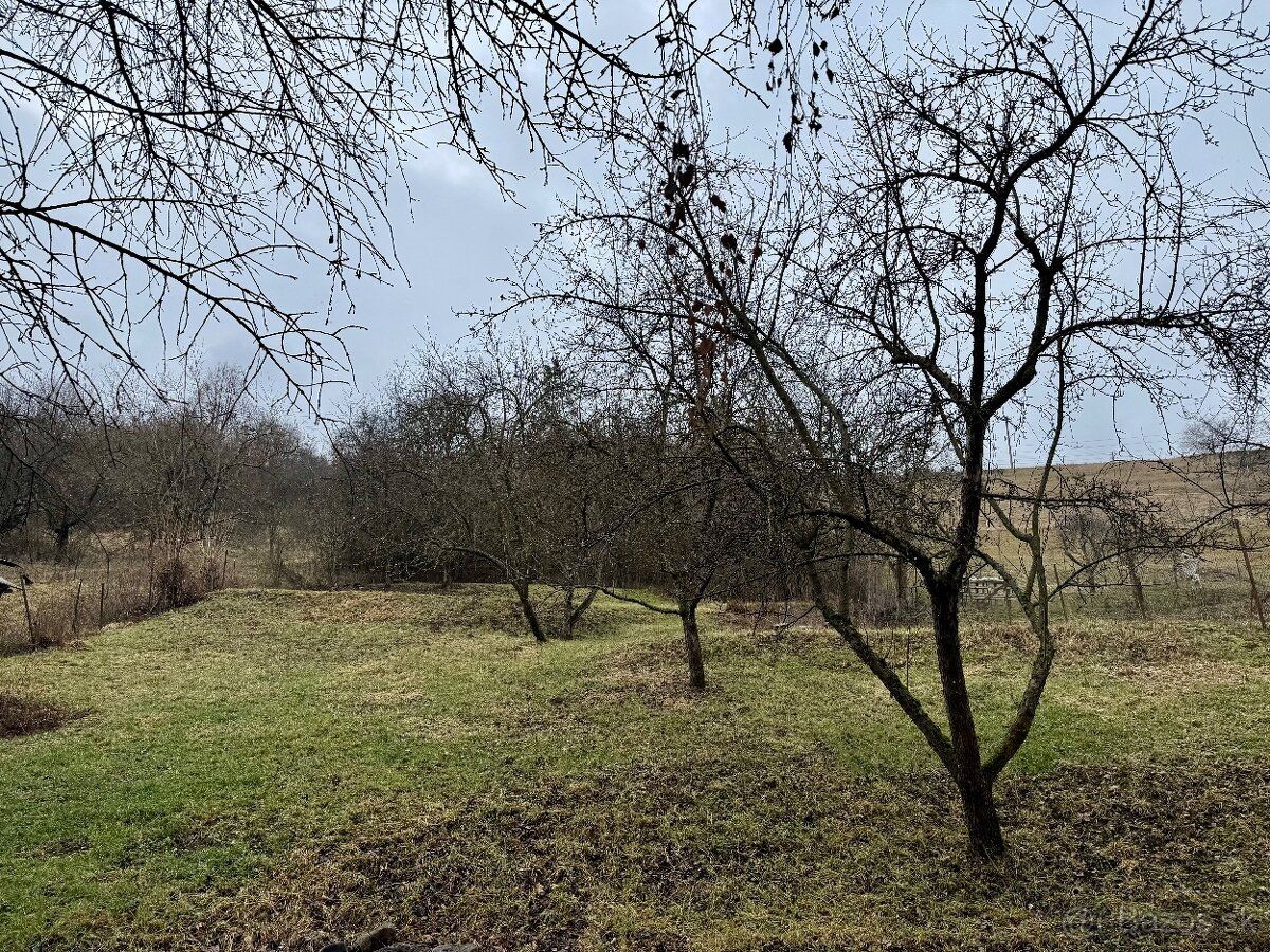 Ponúkame na predaj stavebný pozemok o výmere 2 110 m2 v Krup