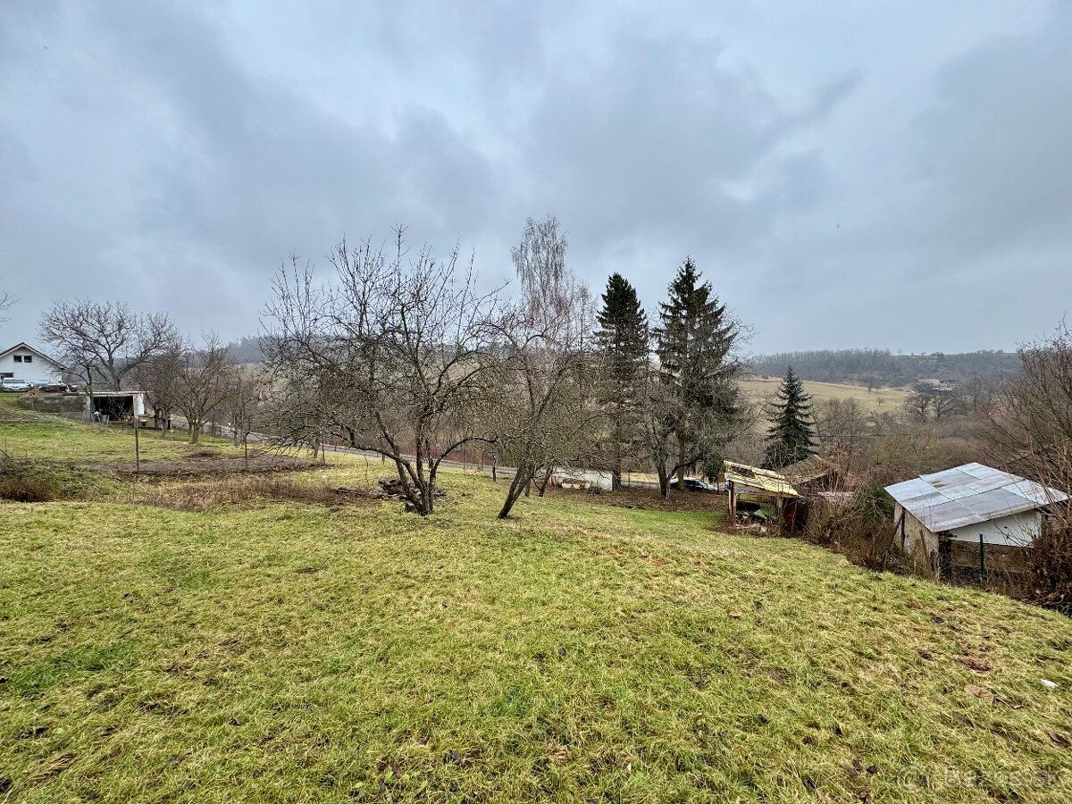 Ponúkame na predaj stavebný pozemok o výmere 2 110 m2 v Krup