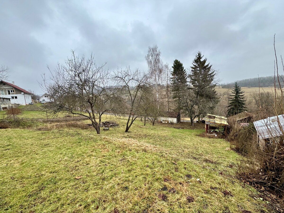 Ponúkame na predaj stavebný pozemok o výmere 2 110 m2 v Krup