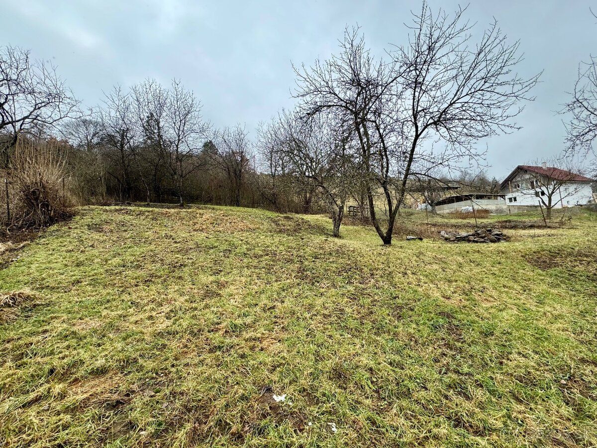 Ponúkame na predaj stavebný pozemok o výmere 2 110 m2 v Krup