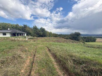 🏡 Pozemok s panoramatickým výhľadom a súkromím – Pekný Vŕšok