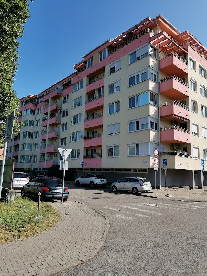 Prenajmem-
- vonkajsie parkovacie miesto, statie Bratislava
