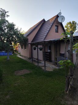 Dobrý deň Predám chatu pri rybníku. Chata sa nachádza v intr
