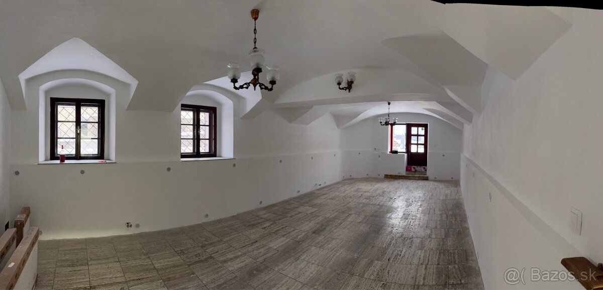 Dáme do prenájmu komerčný priestor v Kremnici priamo na peše