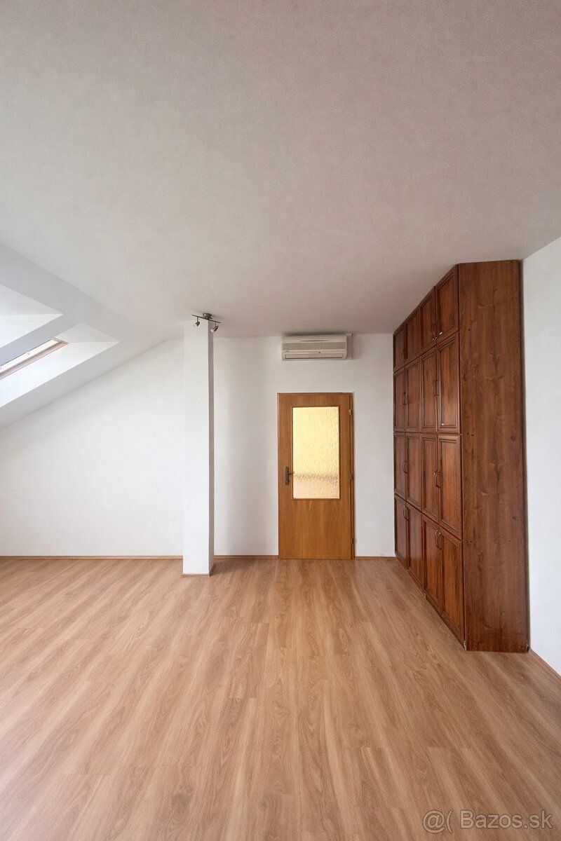 Prenájom nebytového priestoru 25,6 m² – Farská ulica, centru